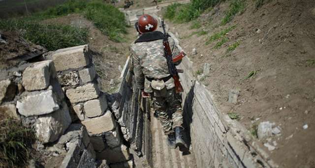 Armenischer Soldat infolge des Gegenfeuers in Berg-Karabach getötet